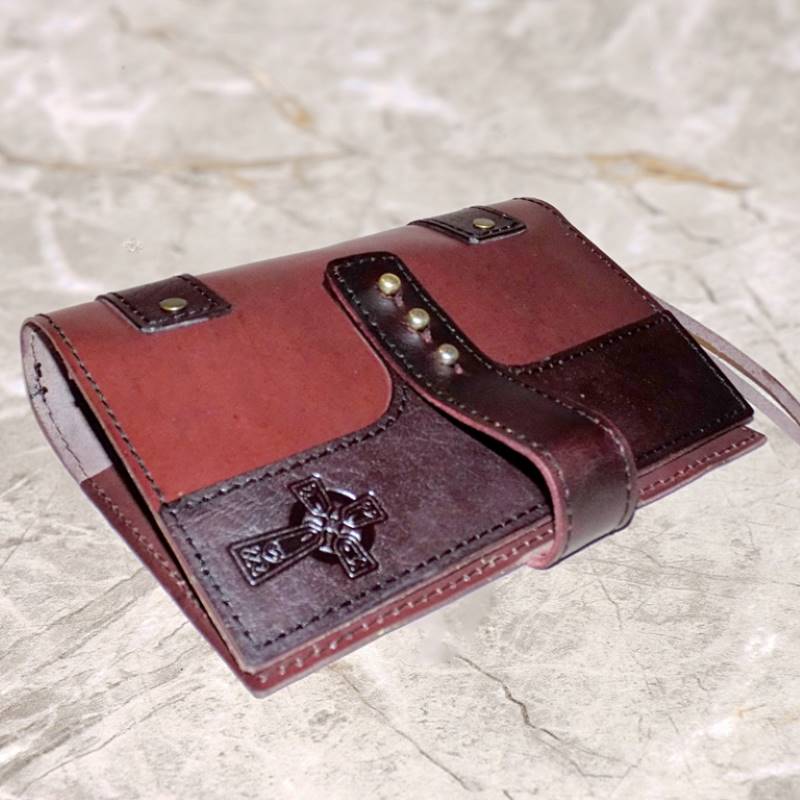 custom genuine leather Bible Cover with engravings 1